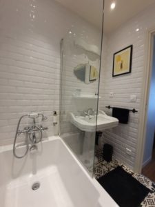 Chez Pépé Merle Paris 11e : salle de bain