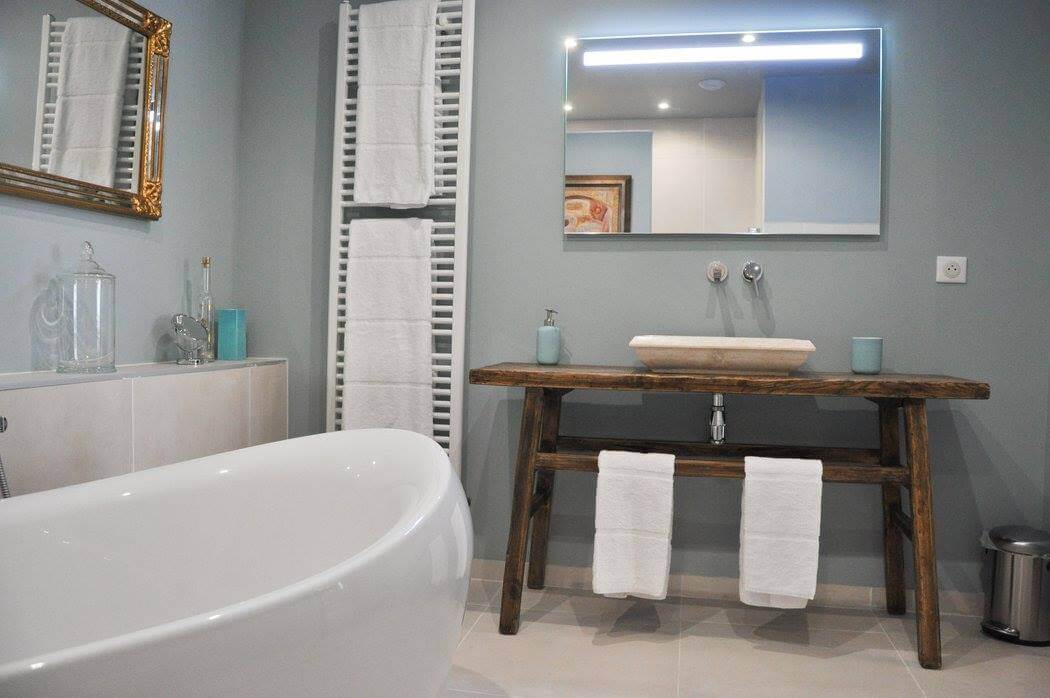 Salle de bain d'une chambre d'hôtes - Par Monts et par Vaux (Moselle, Grand-Est)