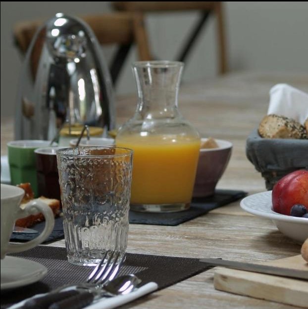 Petit déjeuner maison d'hôtes château La Gravière ©Alain carré