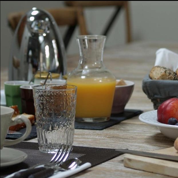 Petit déjeuner maison d'hôtes château La Gravière ©Alain carré