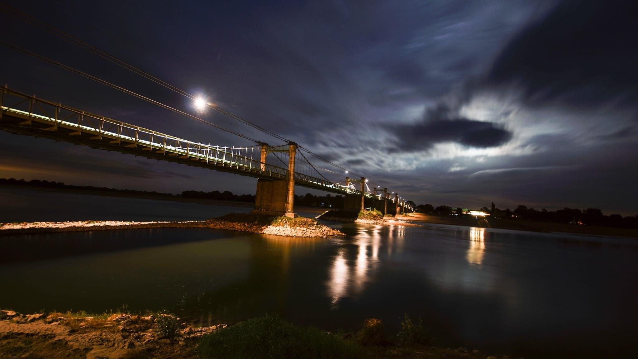 Soir de double lune sur la Loire