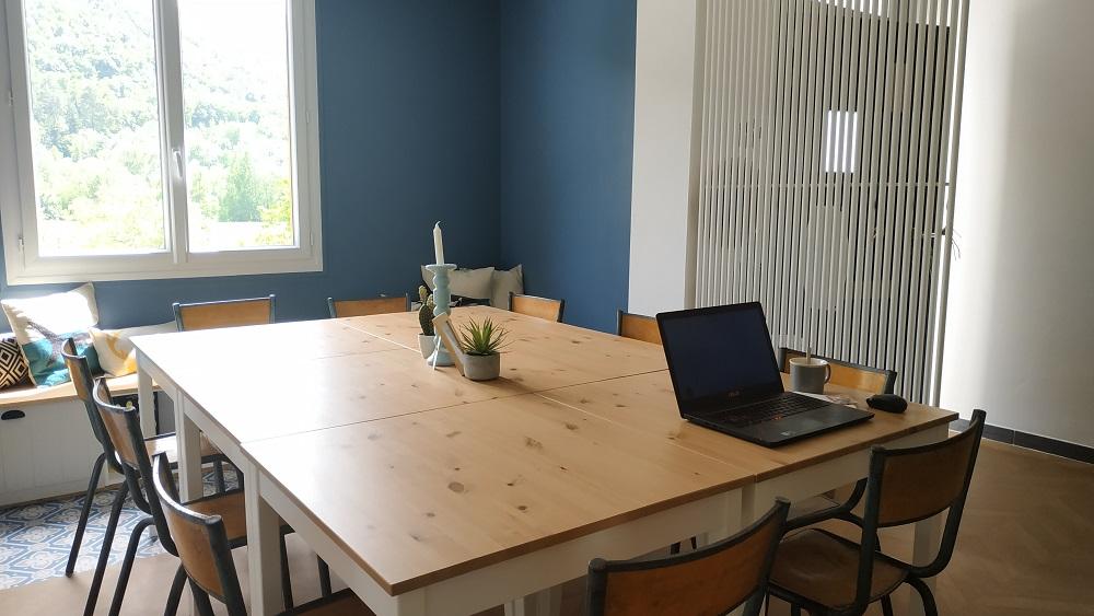 Espace co-working / Salle de réunion du Jardin de Moulis, chambres d'hôtes en Ariège (Occitanie)