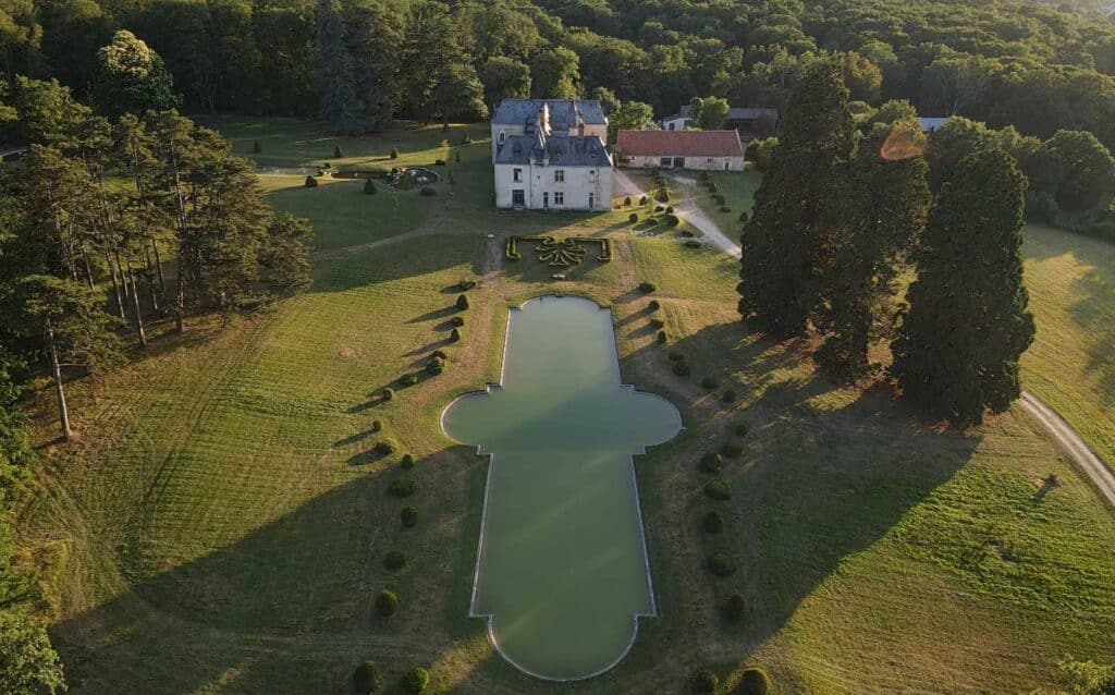 Château de Valesne, Saché : Le parc et son bassin