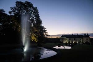 Château de Valesne, Saché : le parc avec bassins, de nuit